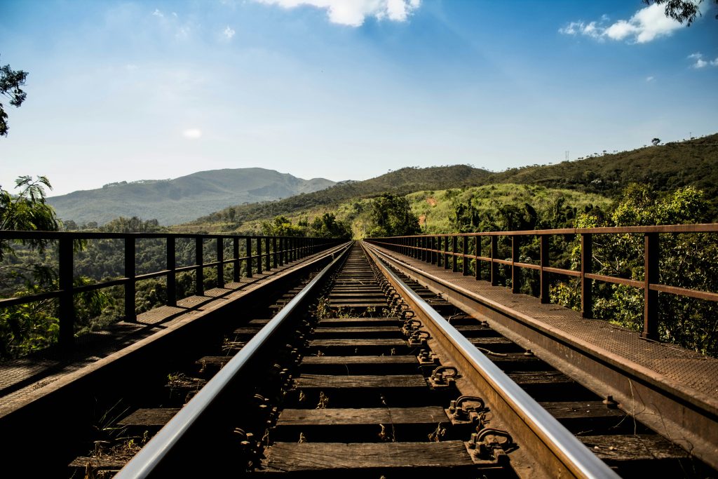 Improving Safety with Tension Clamps in Railway Care插图