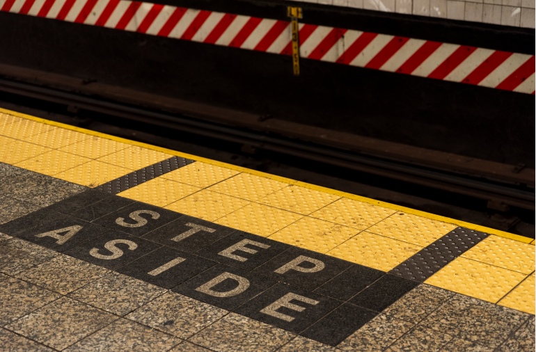 Durability and Anti-Slip Design Why Rubber Walking Boards Are Essential for Railways