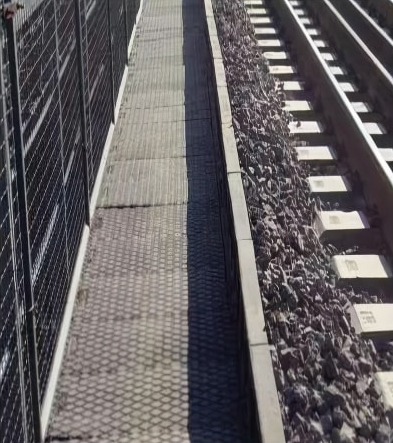 SAFE's ballast baffles in railway