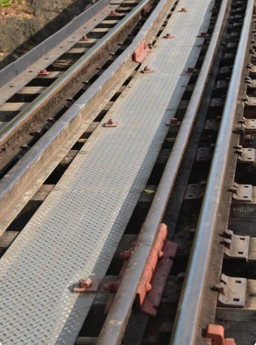 How Does a Rubber Strip Help Improve Safety in Rail Fastening Systems
