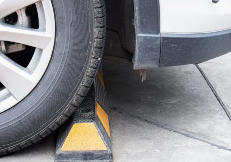 Why Rubber Car Wheel Stoppers Make Parking Safer and Easier