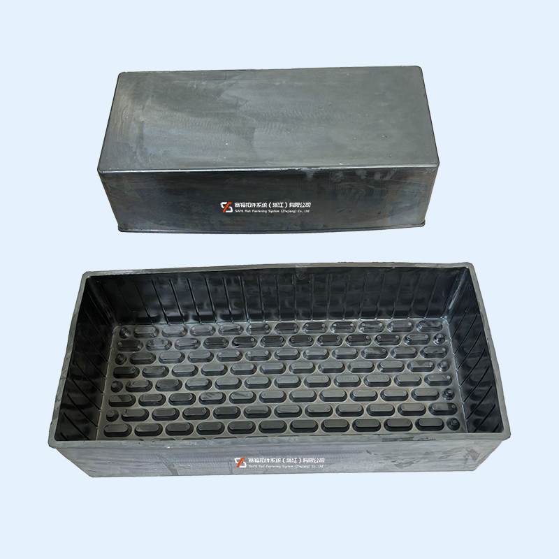 High-Quality Railway Rubber Boots for Track Stability插图 Rubber boots play multiple roles in railways