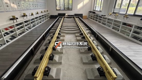 Beyond Fastening: SFFST Expands Its Rail Solutions Portfolio with Three New System Platforms插图 Railway track fastener model in indoor showroom laboratory