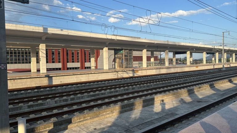 Railway Rubber Manufacturing: SFFST’s Track Solutions插图 โครงการปรับปรุงเส้นทางรถไฟความเร็วสูงเซี่ยงไฮ้-หวู่ฮั่น-เฉิงตู และสถานีรถไฟสายที่สองเซียงหยาง-ฉงชิ่ง